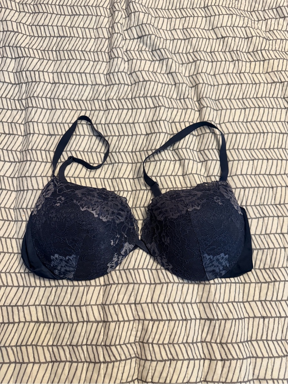 Maidenform Lace-Overlay Navy Push-Up Bra, 38C